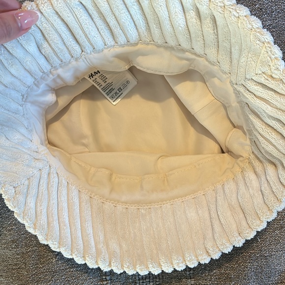 H&M bucket hat | Light Beige - Picture 3 of 4
